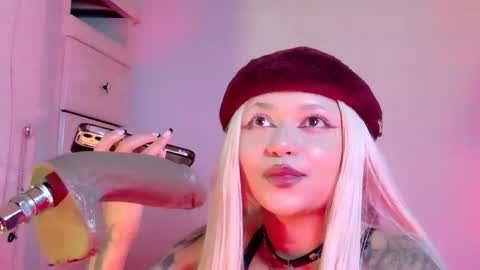 Snapshot of scarlet_gold chatting on May 21, 12:39 am scarlet_gold online show from May 21, 12:39 am