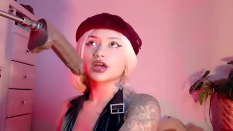 Snapshot of scarlet_gold chatting on May 24, 8:14 pm scarlet_gold online show from May 24, 8:14 pm