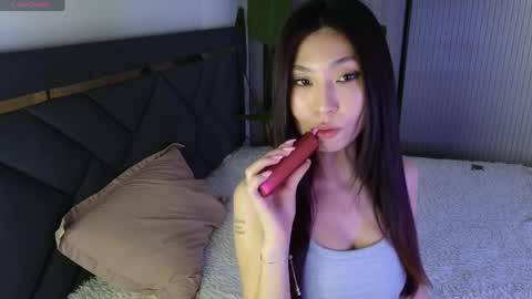 Snapshot of scarlet_ice chatting on May 19, 4:52 am scarlet_ice online show from May 19, 4:52 am