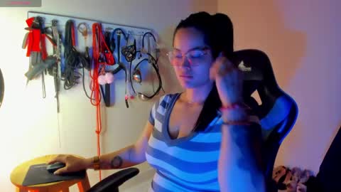 scarlet taylor kennedy online show from April 21, 10:45 pm