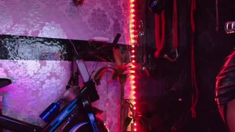 Snapshot of scarlet_queen__ chatting on October 23, 7:34 pm Scarlet online show from October 23, 7:34 pm