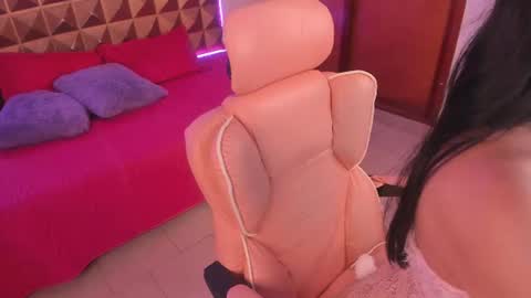 Snapshot of scarlet_s_ chatting on June 9, 10:43 pm Scarlet online show from June 9, 10:43 pm