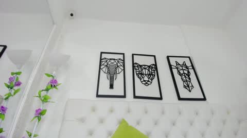 Isa online show from December 19, 2:24 pm