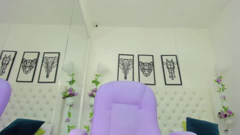 Isa online show from February 20, 2:02 pm