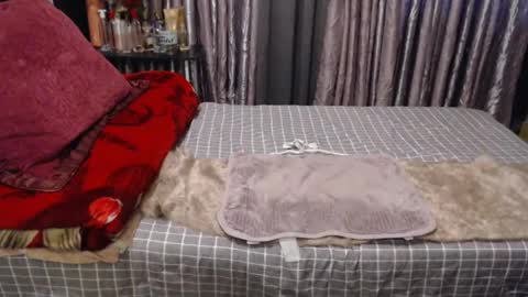 Snapshot of scarlet_ts69 chatting on December 2, 7:47 am scarlet online show from December 2, 7:47 am