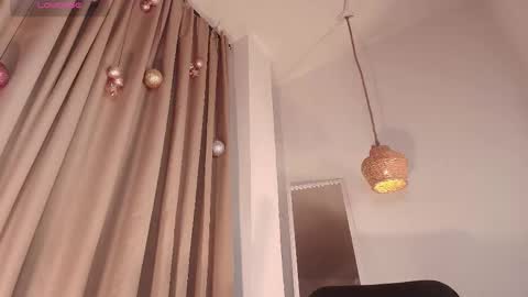 scarlet_veil online show from January 6, 6:44 pm