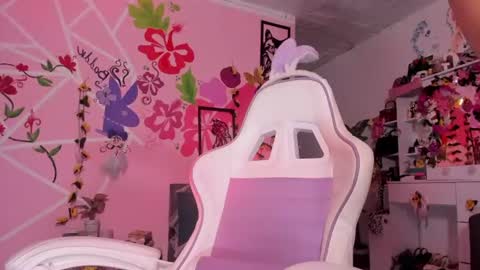 Snapshot of scarlet_villamizar chatting on June 25, 5:12 am SCARLET online show from June 25, 5:12 am