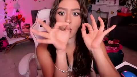 Snapshot of scarlet_villamizar chatting on July 21, 4:15 am SCARLET online show from July 21, 4:15 am