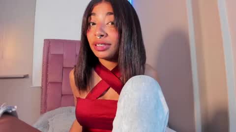 Snapshot of scarlet_vixen_ chatting on May 8, 5:46 am scarlet_vixen_ online show from May 8, 5:46 am
