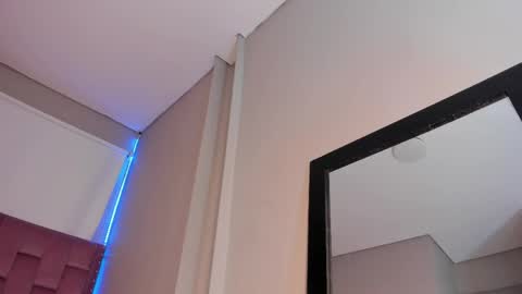 Snapshot of scarlet_vixen_ chatting on May 10, 5:51 pm scarlet_vixen_ online show from May 10, 5:51 pm
