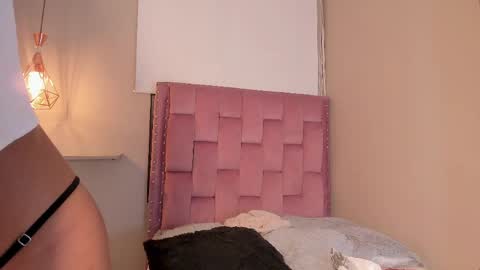 Snapshot of scarlet_vixen_ chatting on May 16, 5:26 am scarlet_vixen_ online show from May 16, 5:26 am