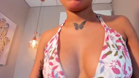 Snapshot of scarlet_vixen_ chatting on July 1, 3:23 pm scarlet_vixen_ online show from July 1, 3:23 pm