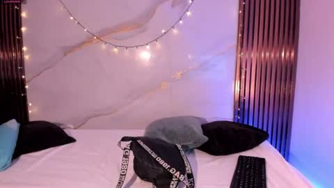 Snapshot of scarlet_vixen_ chatting on July 24, 12:36 pm scarlet_vixen_ online show from July 24, 12:36 pm