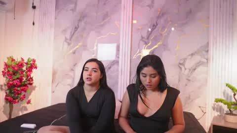 Snapshot of scarleta_and_naomi chatting on January 19, 5:00 am scarleta_and_naomi online show from January 19, 5:00 am