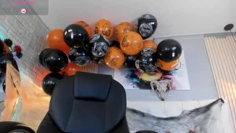 Snapshot of scarletbaker__ chatting on October 24, 3:30 pm Scarlet online show from October 24, 3:30 pm