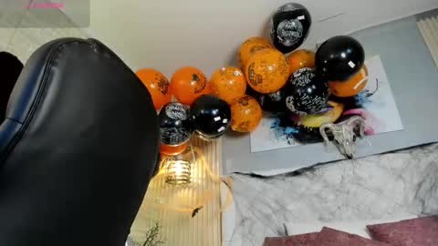 Snapshot of scarletbaker__ chatting on October 25, 3:40 pm Scarlet online show from October 25, 3:40 pm