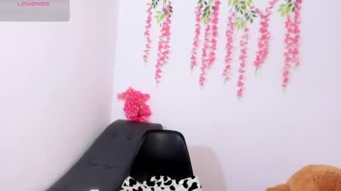 Snapshot of scarletbaker__ chatting on May 9, 2:22 pm Scarlet online show from May 9, 2:22 pm