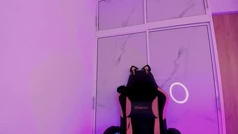 Snapshot of scarletblaze_ chatting on May 8, 4:23 pm Scarlet online show from May 8, 4:23 pm