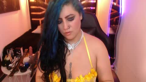 Snapshot of scarleth_bluee chatting on May 22, 3:46 am Scarleth online show from May 22, 3:46 am