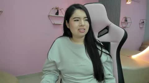 Snapshot of scarleth_kiss_ chatting on December 15, 10:52 am Scarleth online show from December 15, 10:52 am