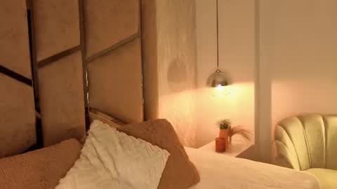 Snapshot of scarleth_lux_ chatting on August 5, 5:54 am Scarleth online show from August 5, 5:54 am