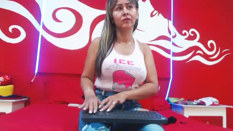 Scarleth online show from November 12, 2:50 pm