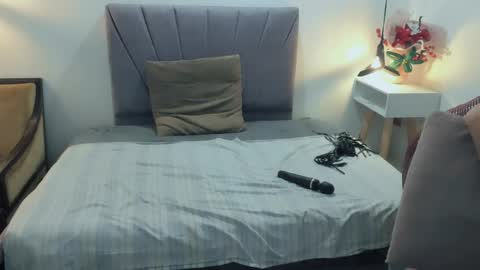 Snapshot of scarlethoot_ chatting on May 29, 5:11 pm S C A R L E T online show from May 29, 5:11 pm