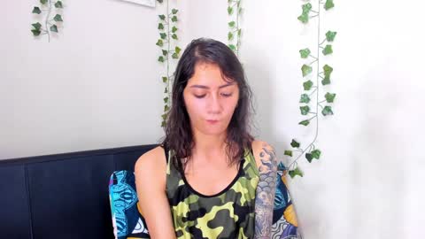 Snapshot of scarletjonesx chatting on December 4, 4:10 am Denis online show from December 4, 4:10 am