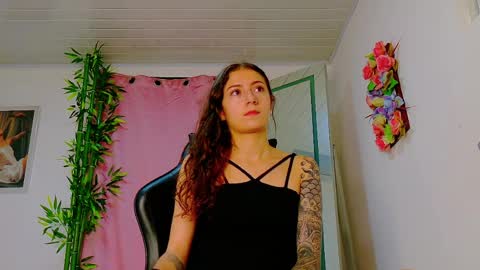 Snapshot of scarletjonesx chatting on April 14, 12:27 am Denis online show from April 14, 12:27 am