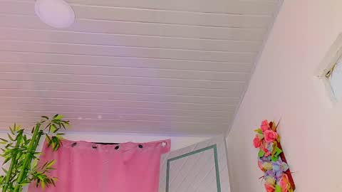 Snapshot of scarletjonesx chatting on May 8, 8:14 pm Denis online show from May 8, 8:14 pm