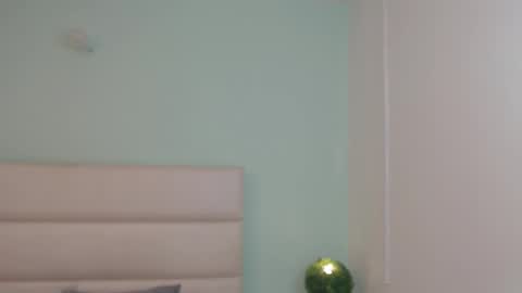 scarlet  online show from March 1, 12:18 pm