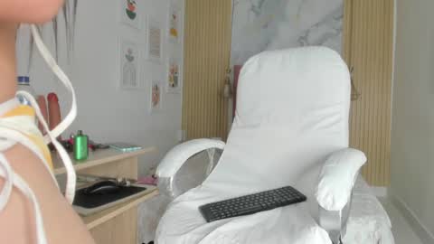 scarlet online show from June 22, 1:08 pm