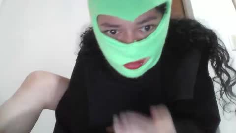 Snapshot of scarletmuse01 chatting on November 9, 12:58 pm Scarlet online show from November 9, 12:58 pm