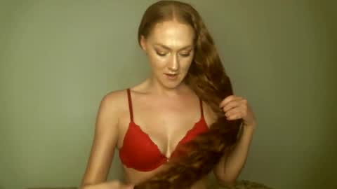 Snapshot of scarletsatine chatting on December 28, 10:14 am Scarlet Satine online show from December 28, 10:14 am