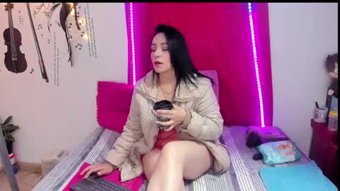 Snapshot of scarlett40_ chatting on April 16, 9:43 am scarlett online show from April 16, 9:43 am