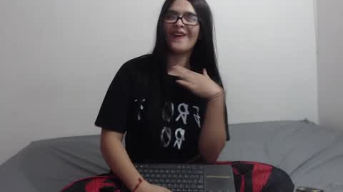 Snapshot of scarlett__cherry_ chatting on May 17, 6:59 pm Scarlett online show from May 17, 6:59 pm