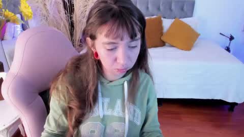 Snapshot of scarlett__cooper__ chatting on June 2, 11:45 am Scarlett online show from June 2, 11:45 am