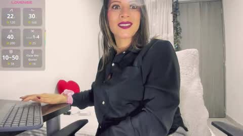 Snapshot of scarlett__m chatting on December 16, 10:09 am Scarlett online show from December 16, 10:09 am