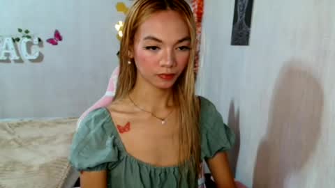 Snapshot of scarlett_bratt chatting on June 12, 8:57 am scarlett_bratt online show from June 12, 8:57 am