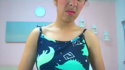 Snapshot of scarlett_clyde chatting on June 18, 12:31 pm Scarlett online show from June 18, 12:31 pm