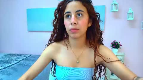 Snapshot of scarlett_clyde chatting on July 28, 12:48 pm Scarlett online show from July 28, 12:48 pm