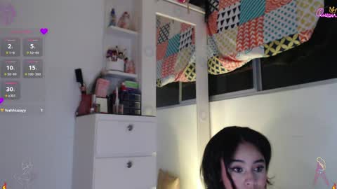 Scarlett Thumb up please help me 100 its important online show from May 2, 1:21 am