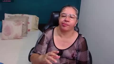 Snapshot of scarlett_duboi1 chatting on May 1, 1:32 am Scarlett online show from May 1, 1:32 am