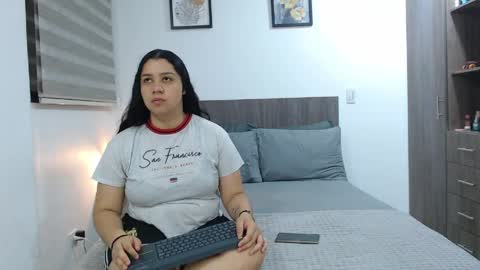 Snapshot of scarlett_evance chatting on May 20, 9:37 am Scarlett and Jazmin online show from May 20, 9:37 am