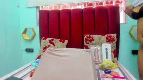 Snapshot of scarlett_fox20 chatting on May 16, 12:15 pm scarlett_fox20 online show from May 16, 12:15 pm
