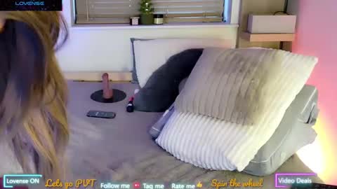 Snapshot of scarlett_paisley_glamour chatting on February 10, 2:05 pm Scarlett Paisleyy online show from February 10, 2:05 pm