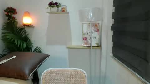 Snapshot of scarlett_sofia69 chatting on June 8, 6:36 am online show from June 8, 6:36 am