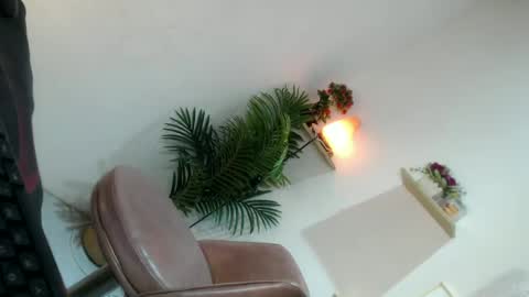 Snapshot of scarlett_sofia69 chatting on July 6, 10:12 am online show from July 6, 10:12 am