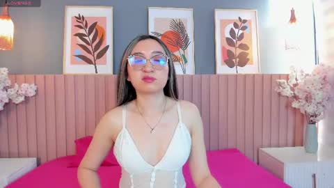 Snapshot of scarlett_white__ chatting on June 22, 12:35 pm Scarlett online show from June 22, 12:35 pm