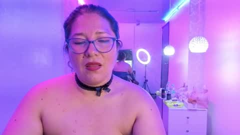 Snapshot of scarlett_widow chatting on March 29, 2:22 am scarlett_widow online show from March 29, 2:22 am